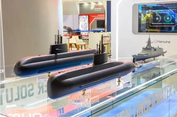 证配所 APEC峰会期间，韩国向菲律宾总统小马科斯推销2800吨级潜艇